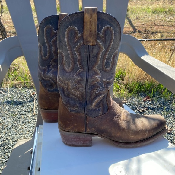 Size 9.5 Dan Post cowboy boots; narrow square toe; good condition - Picture 2 of 5